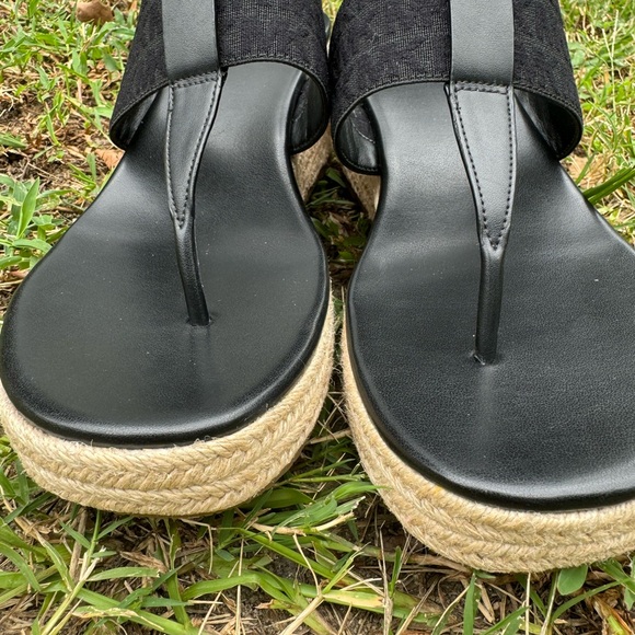 re-took picMichael Kors size 9 black tan sandals, high platform never worn - Picture 6 of 10